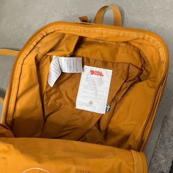 Fjallraven Kanken Classic Backpack - Picture 5 of 6